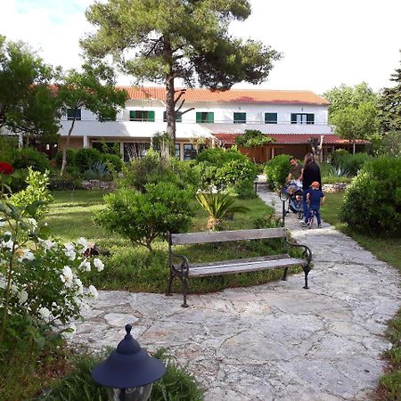 Kleine Hexe B&B Pension Pirovac Exterior foto